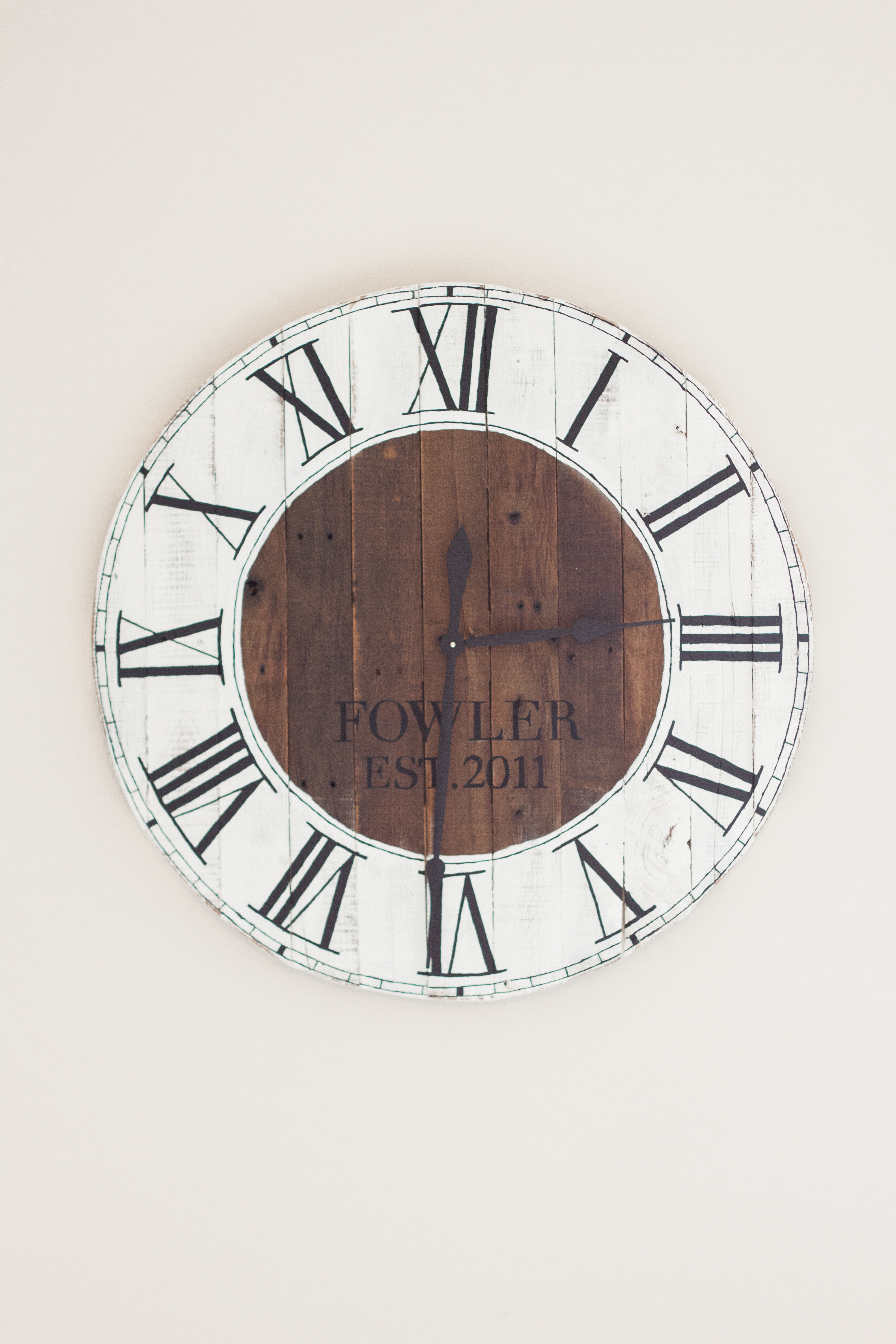 DIY Pallet Wood Farmhouse Clock
