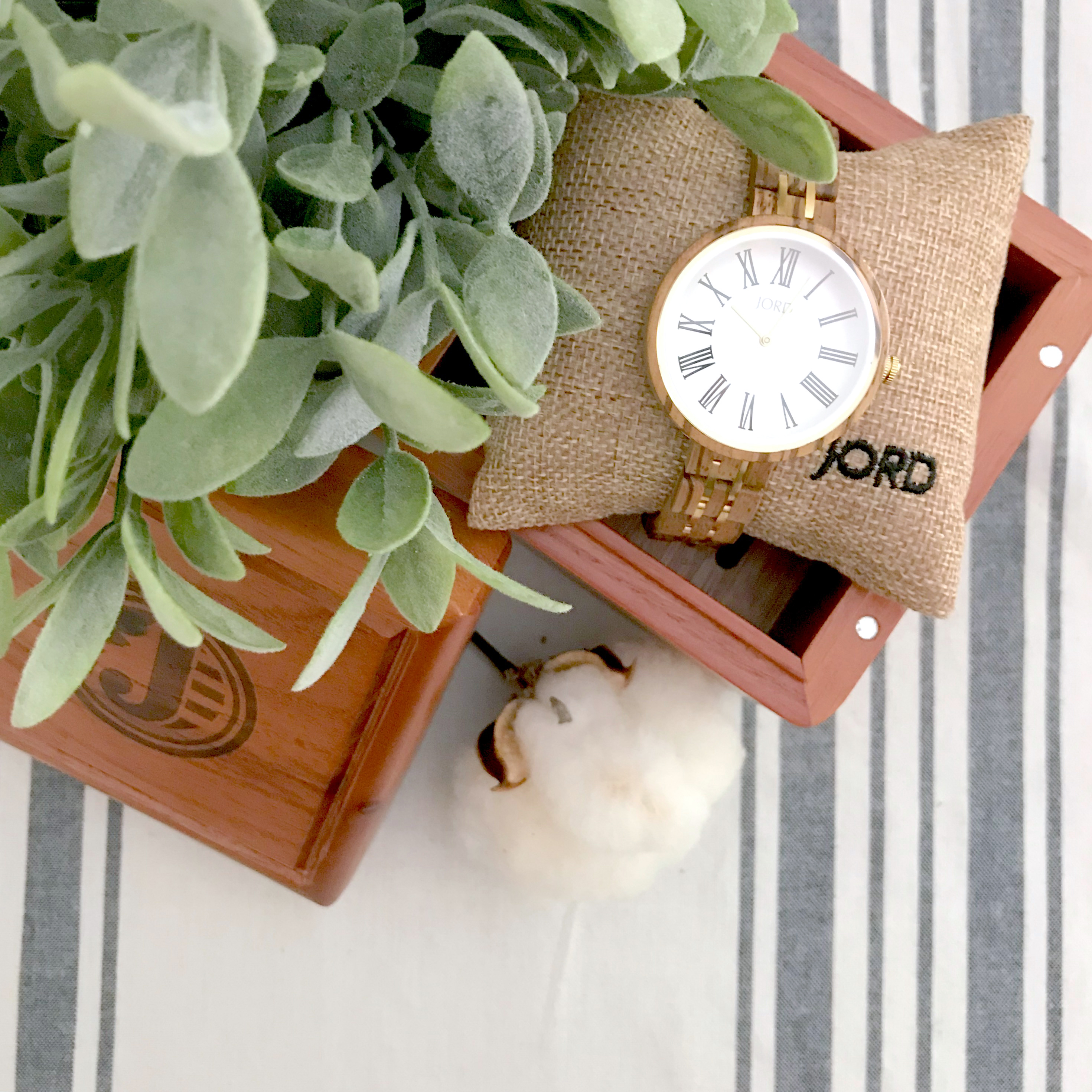 My Must-Have Accessory (How to Style Your Wooden Watch!) @JordWatches #JordWatches #sponsored, Wood Watch, Wooden Watch, Women's Watches, Wood Watch Review, Unique Watches 