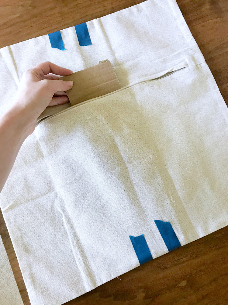 Easy DIY No Sew Grain Sack Pillow Cover for under $5!! The easiest way to make grain sack pillows!