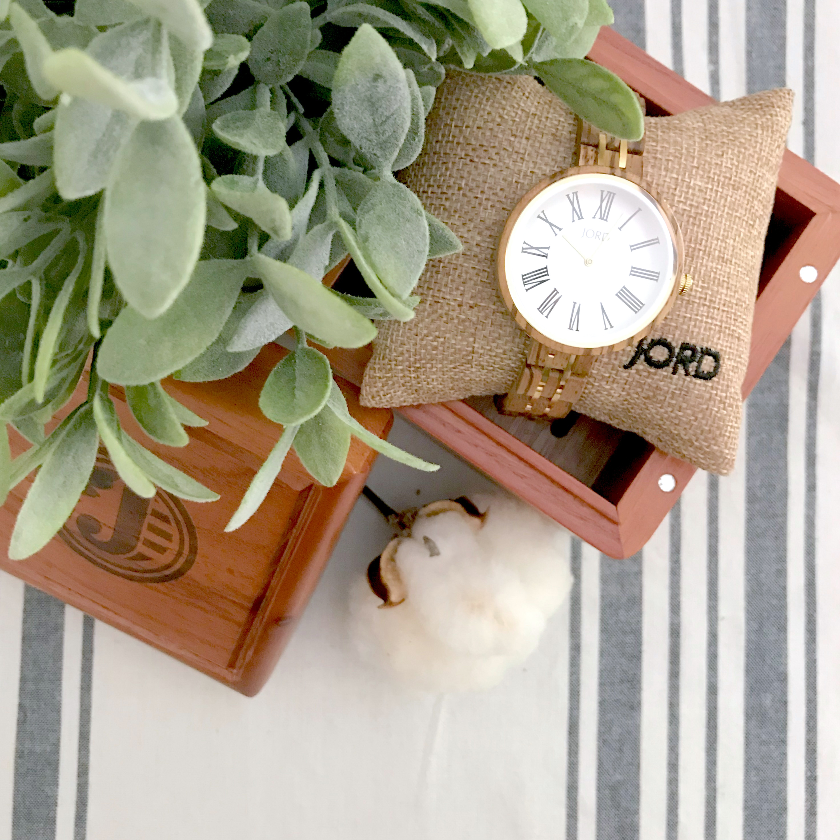 My Must-Have Accessory (How to Style Your Wooden Watch!)