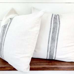 Easy DIY No Sew Grain Sack Pillow Cover for under $5!! The easiest way to make grain sack pillows!